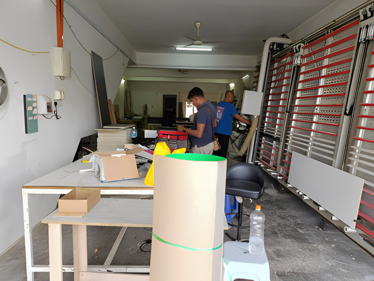 Vertical Panel Saw Machine